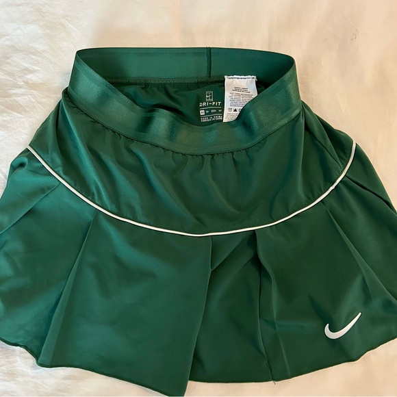 Nike Green Athletic Skirt - Picture 1 of 1